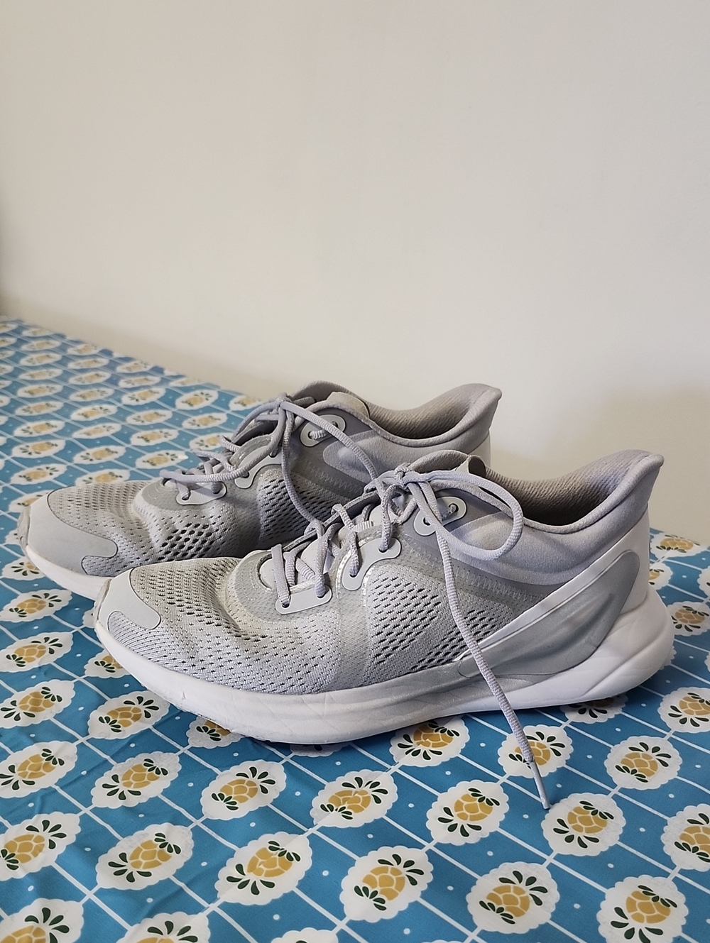 Lululemon Blissfeel sneakers Size 8 Running Shoer Gray